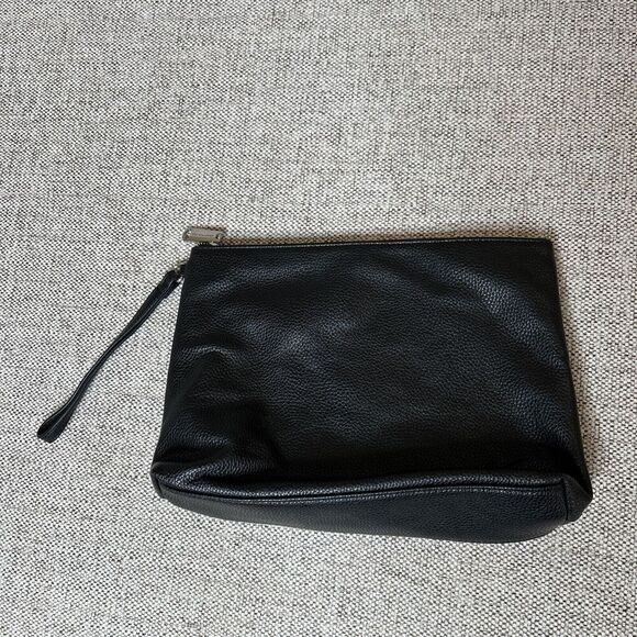Steve Madden Wristlet Bag Clutch Black Color Faux Leather Zip - Picture 1 of 8